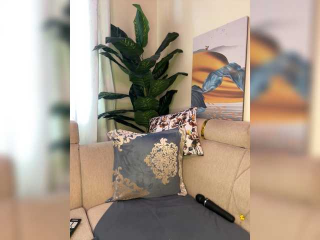 Pretty-thicky live cam on BongaCams