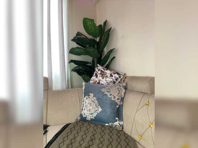 Pretty-thicky live cam on BongaCams