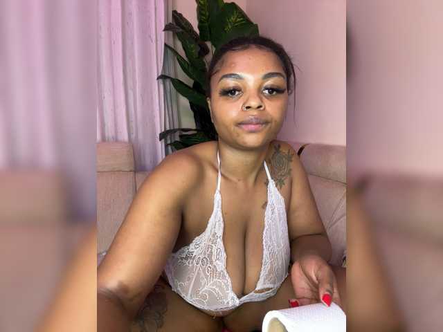 Pretty-thicky live cam on BongaCams