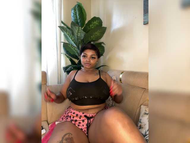 Pretty-thicky live cam on BongaCams