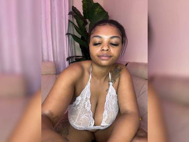 Pretty-thicky live cam on BongaCams