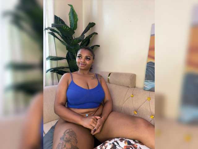 Pretty-thicky live cam on BongaCams