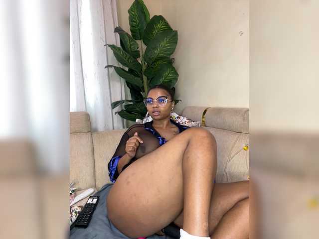 Pretty-thicky live cam on BongaCams