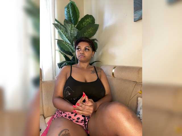 Pretty-thicky live cam on BongaCams