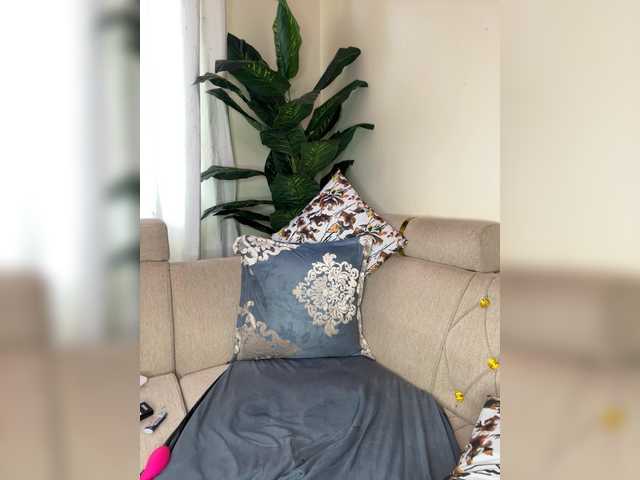 Pretty-thicky live cam on BongaCams