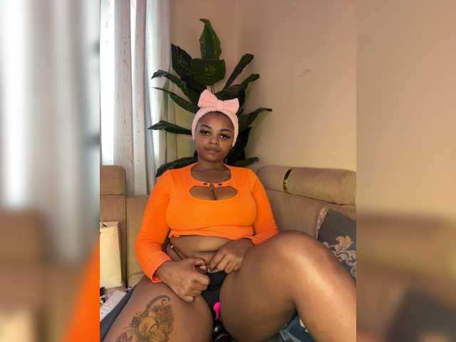 Pretty-thicky live cam on BongaCams