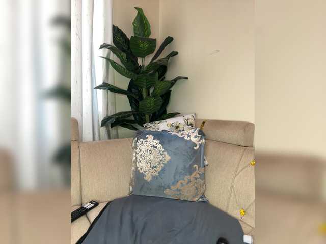 Pretty-thicky live cam on BongaCams