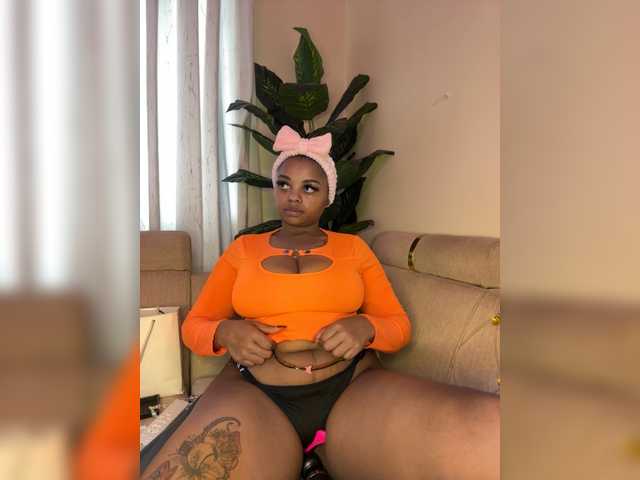 Pretty-thicky live cam on BongaCams