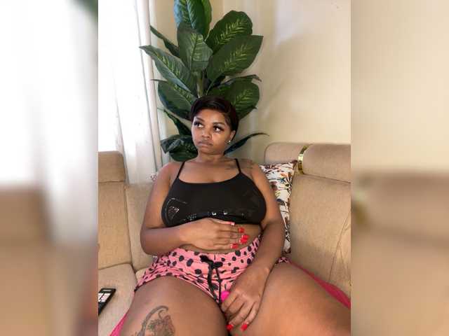 Pretty-thicky live cam on BongaCams