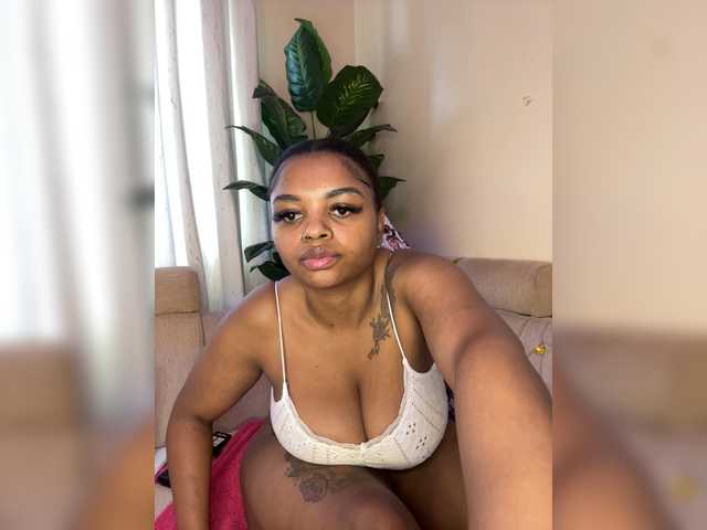 Pretty-thicky live webcam show