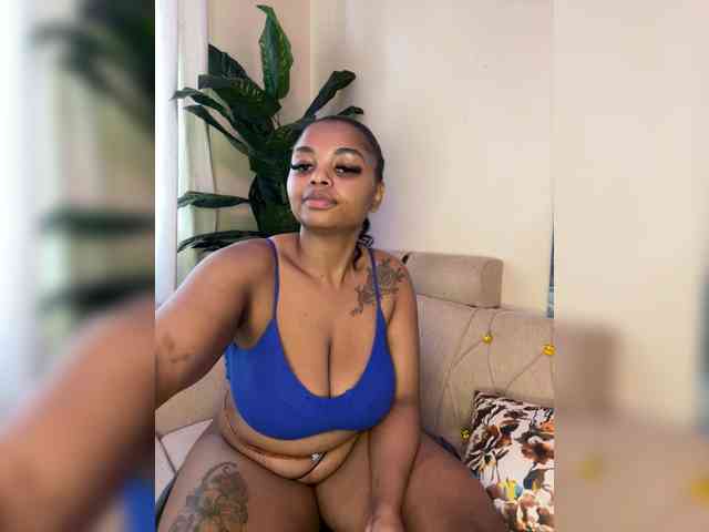 Pretty-thicky webcam