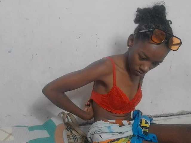 Claudiaah live cam on BongaCams