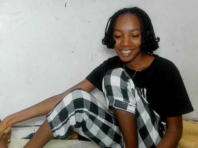 Claudiaah live cam on BongaCams