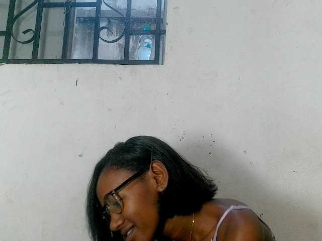 Claudiaah live cam on BongaCams