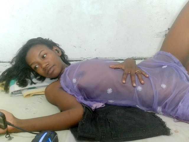 Claudiaah live cam on BongaCams