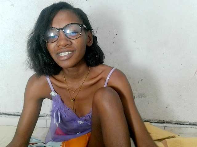 Claudiaah live cam on BongaCams