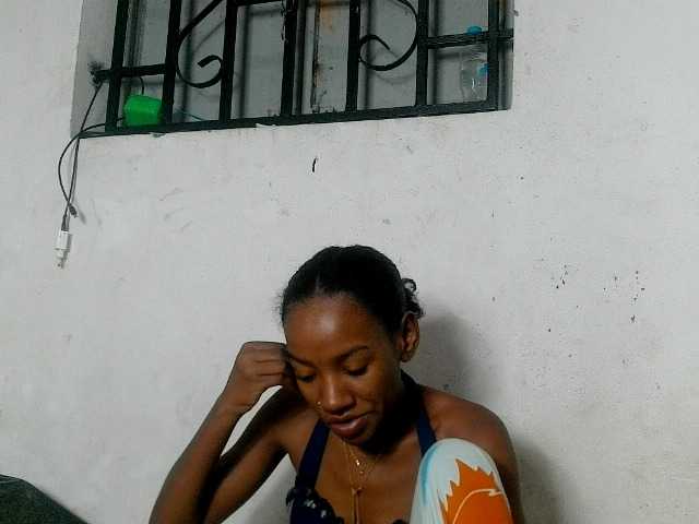 Claudiaah live webcam show