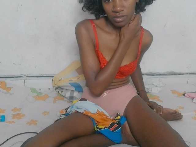 Claudiaah live cam on BongaCams