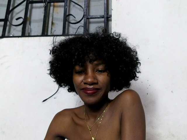 Claudiaah live cam on BongaCams