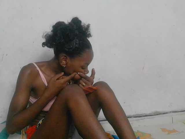 Claudiaah live cam on BongaCams