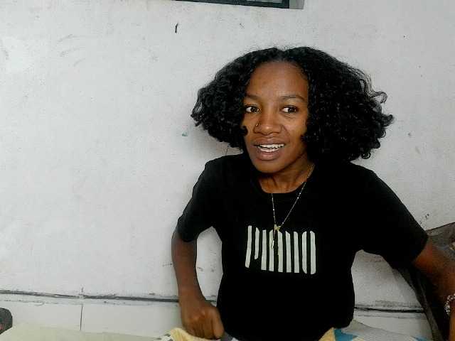 Claudiaah live cam on BongaCams
