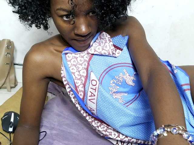 Claudiaah live cam on BongaCams