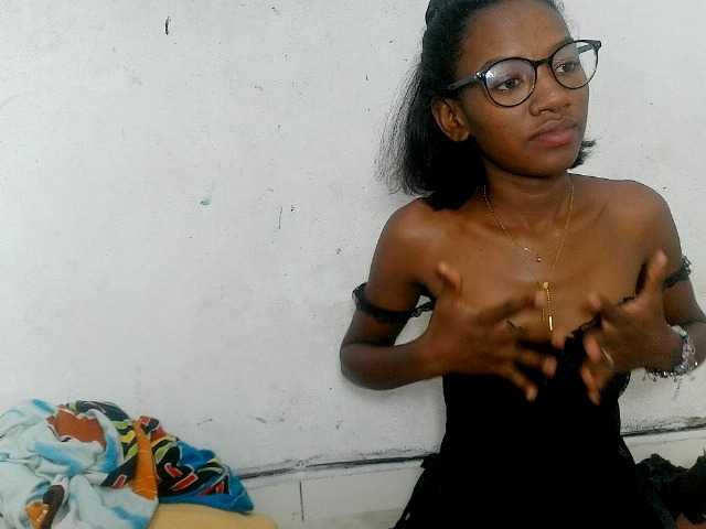 Claudiaah live cam on BongaCams