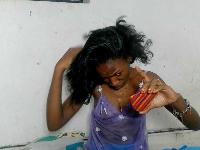 Claudiaah live cam on BongaCams