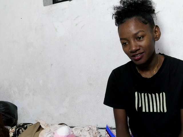 Claudiaah live cam on BongaCams