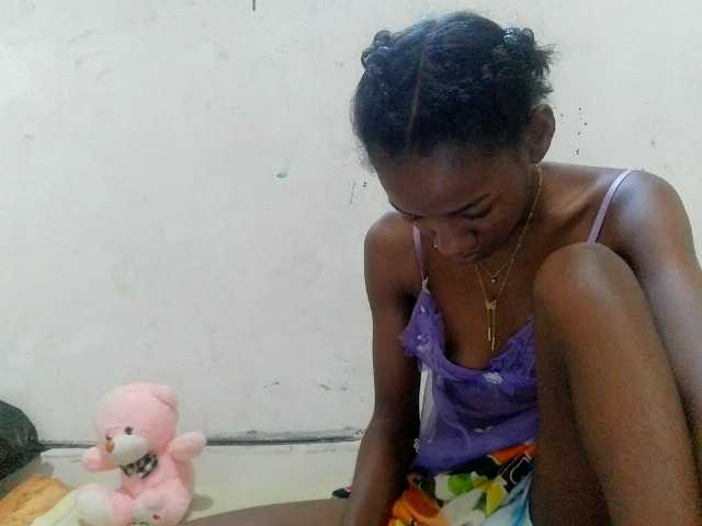 Claudiaah live webcam show
