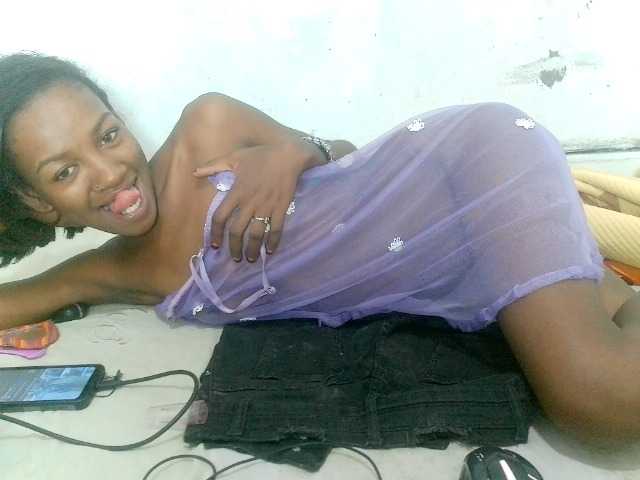 Claudiaah live cam on BongaCams