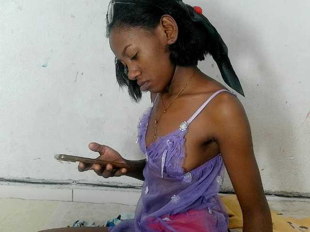 Claudiaah live cam on BongaCams