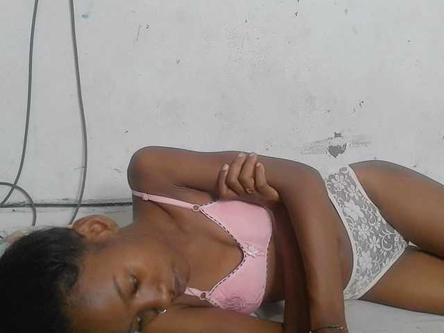 Claudiaah live cam on BongaCams
