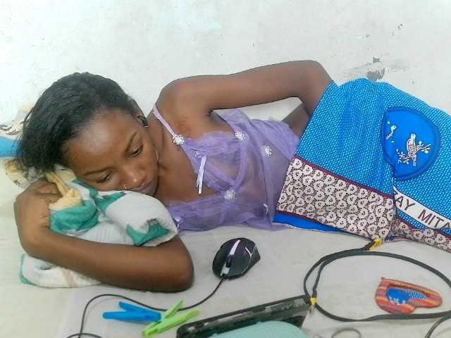 Claudiaah live cam on BongaCams