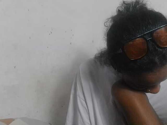 Claudiaah, live now on BongaCams