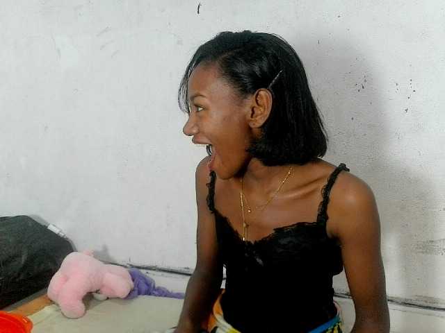 Claudiaah live cam on BongaCams