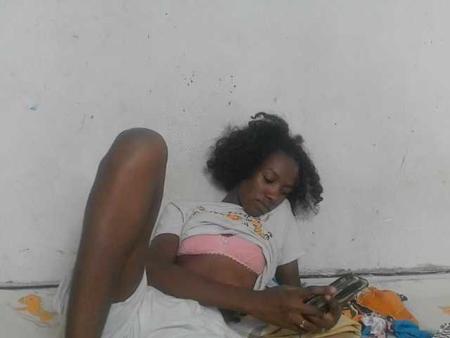 Claudiaah live cam on BongaCams