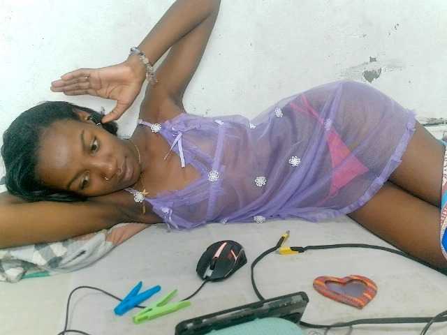 Claudiaah live cam on BongaCams