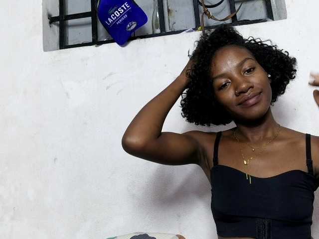 Claudiaah live cam on BongaCams