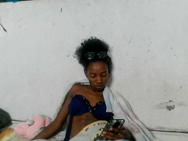 Claudiaah live cam on BongaCams
