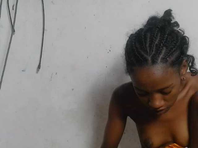 Claudiaah live cam on BongaCams