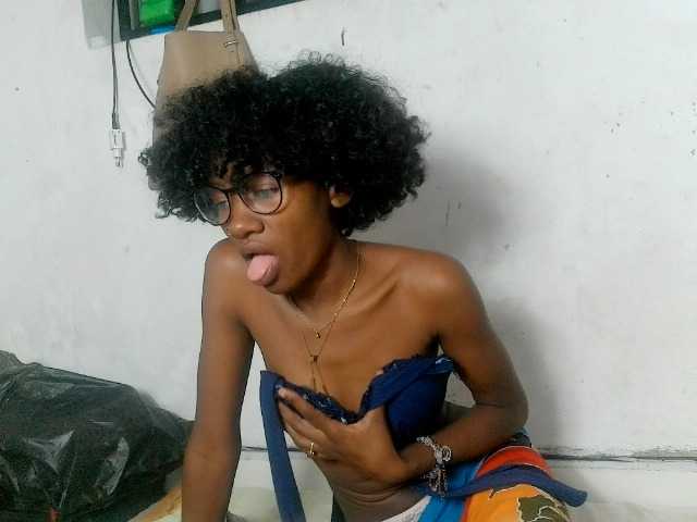 Claudiaah live cam on BongaCams