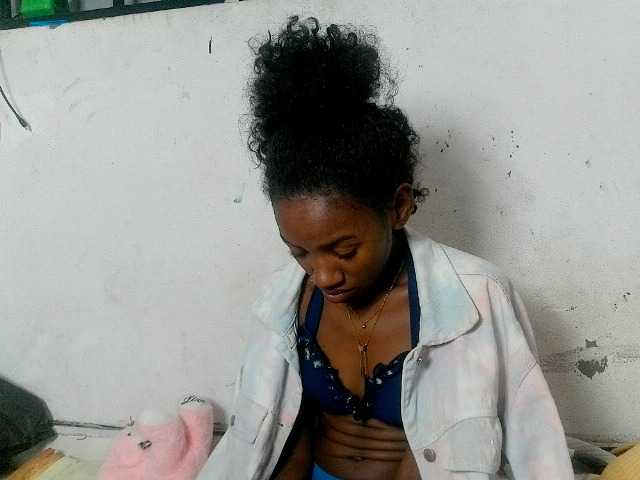 Claudiaah live webcam show