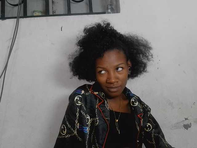 Claudiaah live cam on BongaCams