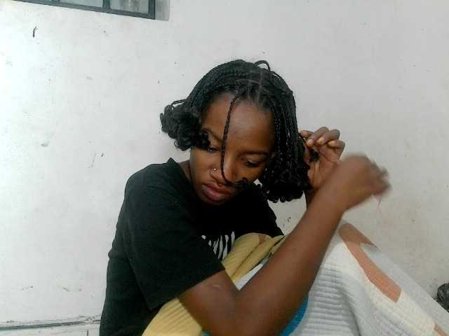Claudiaah live cam on BongaCams
