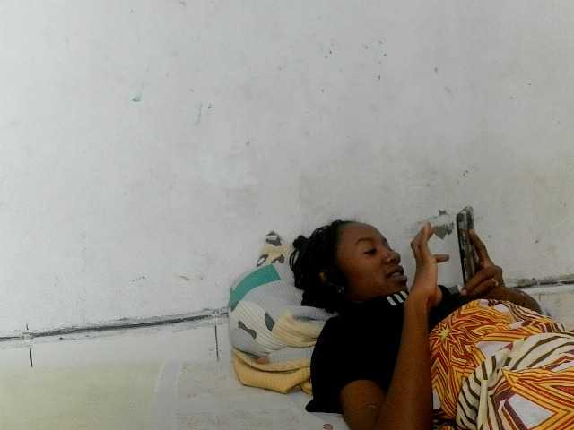 Claudiaah live cam on BongaCams