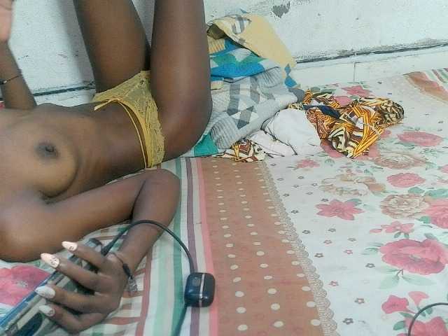 Claudiaah live cam on BongaCams