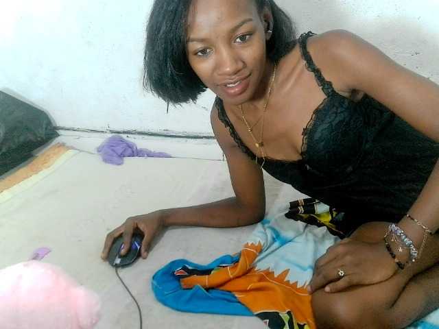 Claudiaah live cam on BongaCams