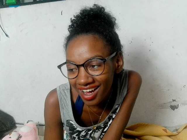 Claudiaah live webcam show