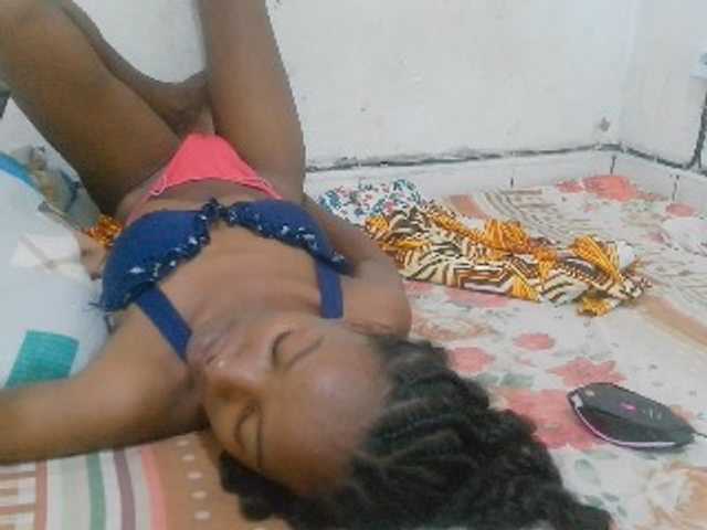 Claudiaah live cam on BongaCams